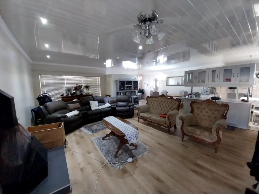 3 Bedroom Property for Sale in Van Riebeeck Park Western Cape